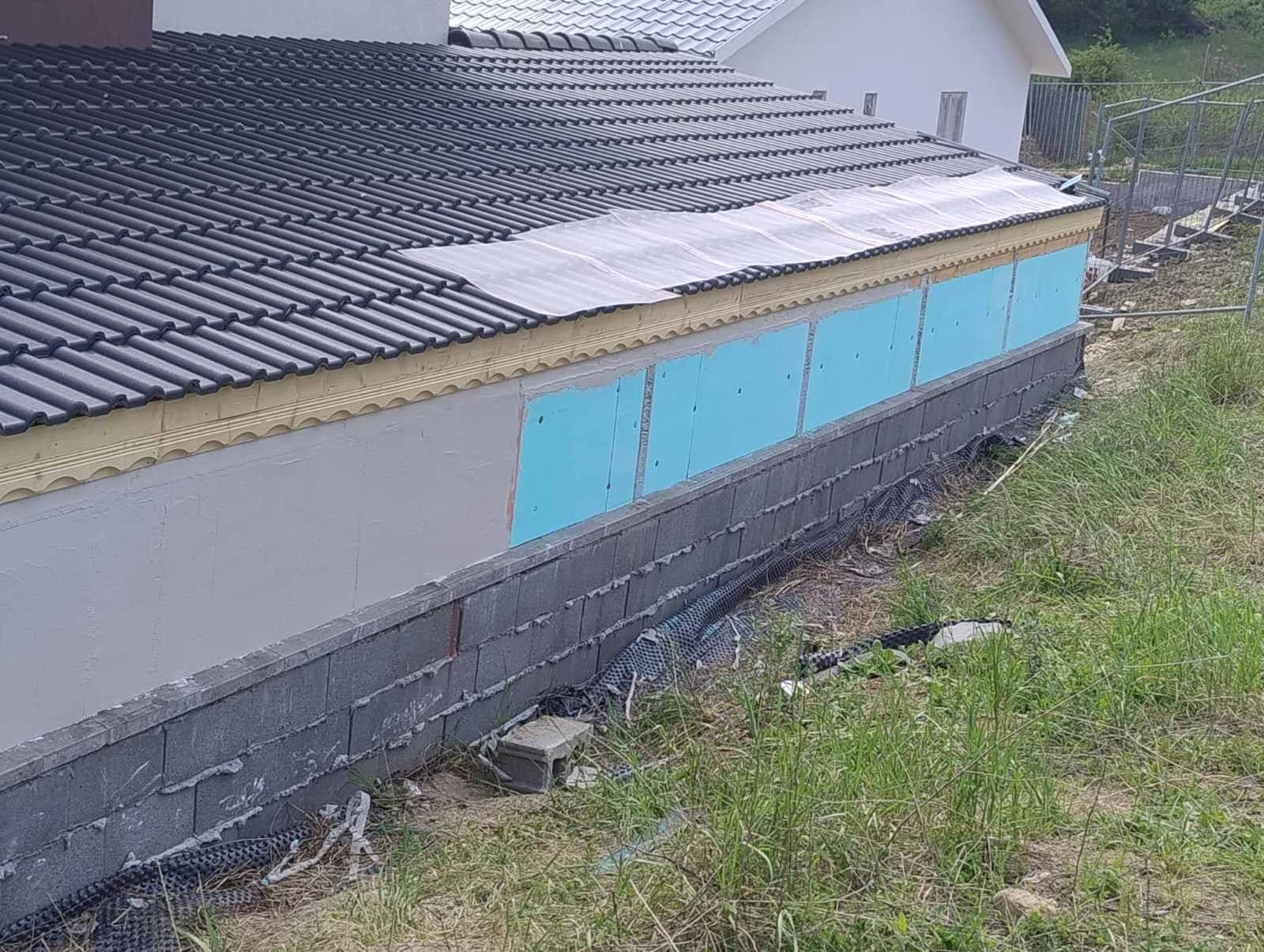 Гараж с външен кът и уютно осветление