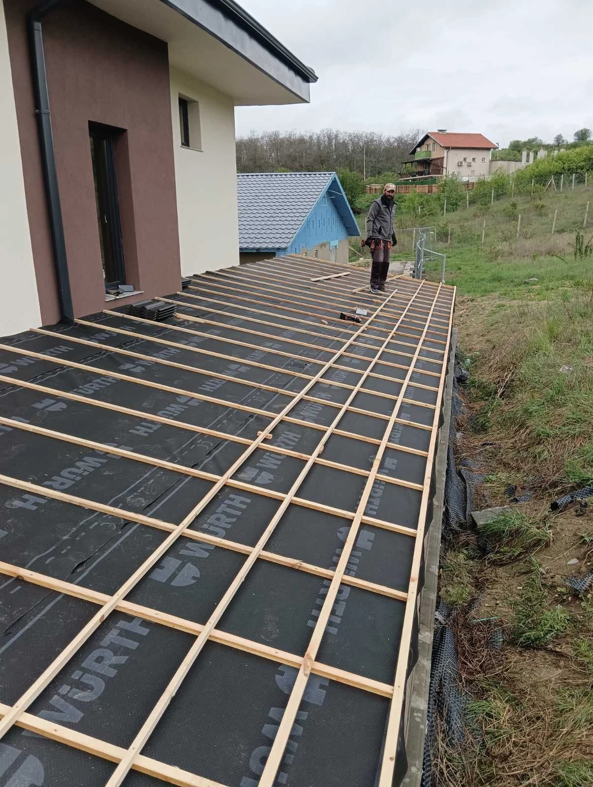 Модерна гаражна фасада с издължени прозорци