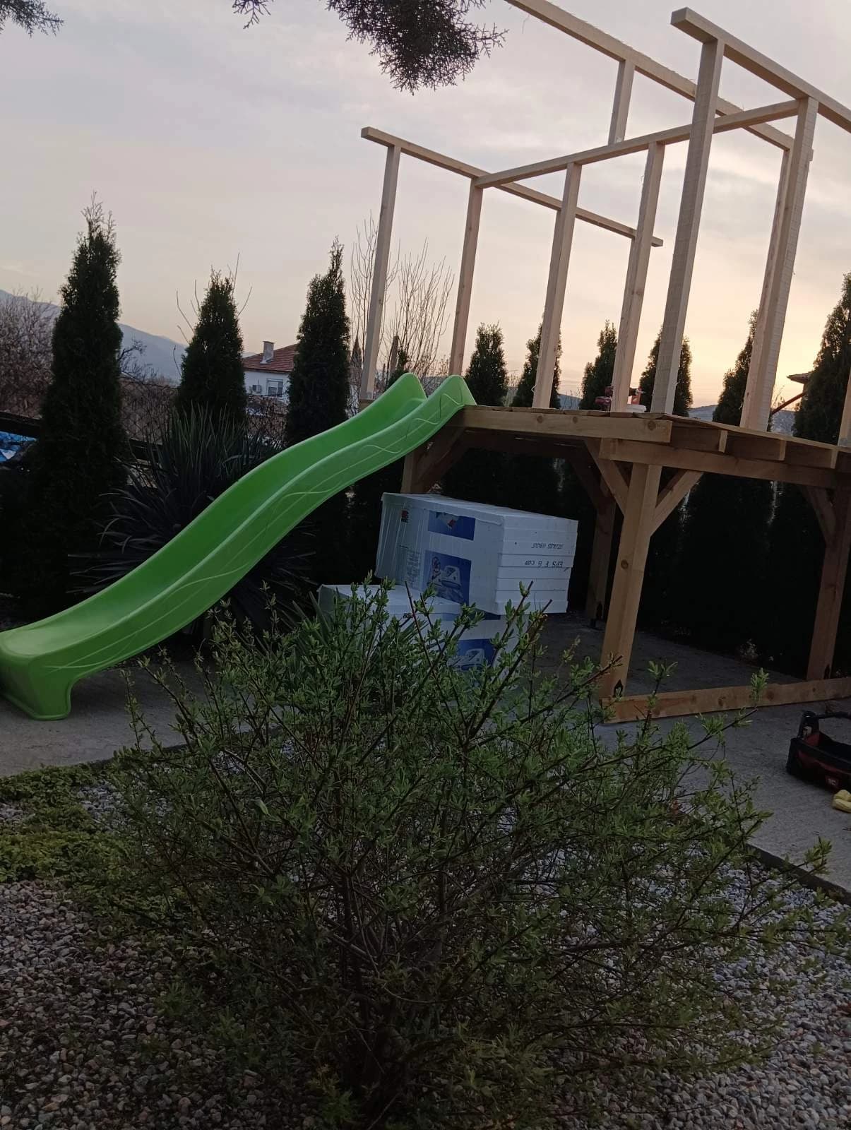 Покривна конструкция и дървени стъпала