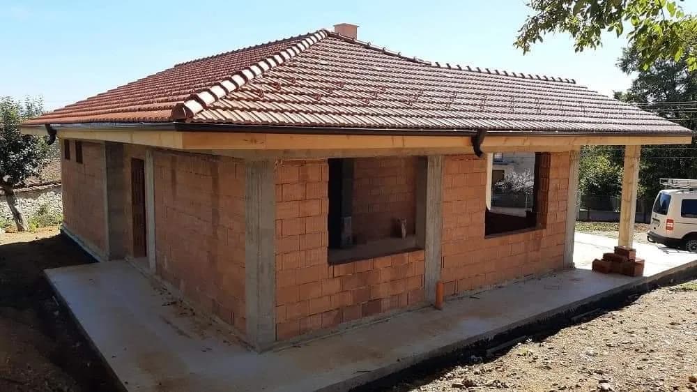 Готов покрив с завършено покритие